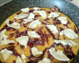 Foto del paso 4 de la receta: Tortilla rellena de cecina con queso de cabra 😋