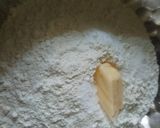 A picture of step 2 of Cheese stuffed garlic bread.