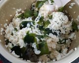 รูปขั้นตอนการทำที่ 2 ของ ข้าวสาหร่ายทะเล (Wakame Gohan)