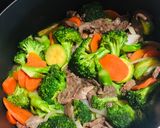 A picture of step 4 of Chinese-Style Beef with Broccoli.