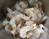 A picture of step 1 of Steamed Mustard Prawns.