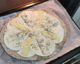 Foto del paso 3 de la receta: Pizza 4 Quesos blanca