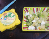 Foto del paso 4 de la receta: Ensalada de kiwi, huevo y patata cocida con all i oli
