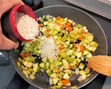 Foto del paso 6 de la receta: Arroz de pollo y verduras al ras el hanout. 2x1