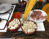 Foto del paso 1 de la receta: Espaguetis con setas champiñones y filete de atún
