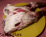 Foto del paso 1 de la receta: Paletilla de cordero al horno, con mantequilla y romero