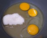 Foto langkah ke 2 dari resep Bolu kukus pandan coklat keju.