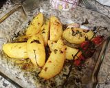 Une image de l'étape 3 de Potatoes aux herbes aromatiques.