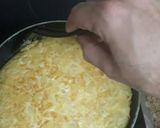 Foto del paso 7 de la receta: Tortilla de patata con pechuga de pavo y queso