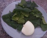 Foto del paso 2 de la receta: Tortilla de berenjenas, espinacas y cebolla