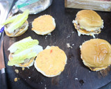 Foto del paso 3 de la receta: Atún en aceite dentro de panecillos de hamburguesa