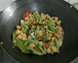 Foto langkah ke 5 dari resep Tumis Toge, Buncis, dan Tempe.