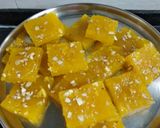 A picture of step 4 of Vanila custred Halwa.