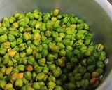 A picture of step 1 of Hara Chana Masala हरा चना मसाला Lila chana nu shake.