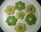 A picture of step 4 of Flower Cookie.