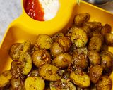 Foto langkah ke 4 dari resep Garlic Butter Baby Potatoes.