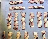 Une image de l'étape 5 de Torsades feuilletées pour l’apéritif poire Williams, confiture de cerise noire et fromage de brebis.