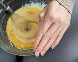 Une image de l'étape 5 de Gâteau aux pommes caramélisées.