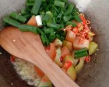 Foto langkah ke 3 dari resep Oseng cumi asin pedas.