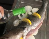 Foto del paso 6 de la receta Corvina al horno con limón y vino blanco