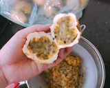 Hình bước làm 2 của món Cá Hồi áp chảo sốt Chanh Dây 🍋🍋