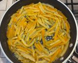 Foto del passaggio 11 della ricetta Scorze d’arancia candite🍊