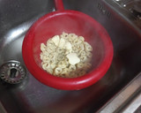 Foto del paso 1 de la receta: Salpicón de pasta, verdura, palitos de cangrejo y mejillones