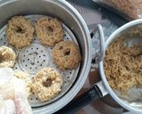 Foto langkah ke 4 dari resep Indomie Donut.
