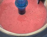 Une image de l'étape 3 de Glace légère au yaourt à la fraise.