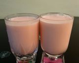 A picture of step 1 of Strawberry smoothie.