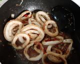 Foto langkah ke 3 dari resep Cumi Ring Masak Asin Pedas.