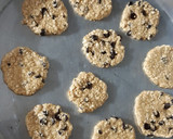 Foto del paso 3 de la receta: Galletitas de avena y chips de chocolate express