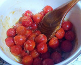Foto del paso 2 de la receta: Confitura de tomates baby en rama con toques de clementinas