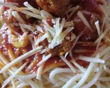 صورة لخطوة 3 من وصفة سباغيتي بالصلصة الحمراء 🍝🧀