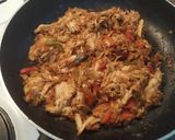 Foto del paso 1 de la receta Tortitas rellenas de pollo asado, lechuga picada y queso rallado