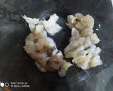 A picture of step 1 of Prawn balls.