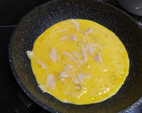 Foto del paso 3 de la receta: Tortilla francesa de pavo rellena de queso fundido