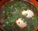 Foto del paso 1 de la receta: Sopa negra con huevo duro