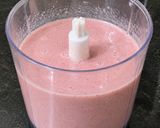 A picture of step 3 of Apple Pomegranate Smoothie.