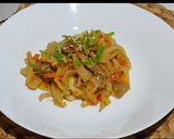 Foto langkah ke 6 dari resep Kwetiau Basah Masak Simple.