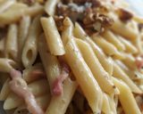 Une image de l'étape 7 de Pâtes à la crème de gorgonzola, lardons et noix.