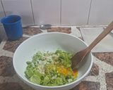 Foto del paso 2 de la receta: Buñuelos de lechuga y cebolla