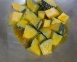 कद्दू की खट्टी मीठी सब्जी (Kaddu ki khatti mithi sabzi recipe in Hindi) रेसिपी चरण 2 फोटो