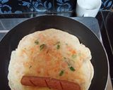 Foto langkah ke 4 dari resep Telur gulung sosis.