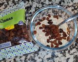 Foto del paso 3 de la receta: Porridge de bebida vegetal con avena y pasas sultana
