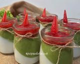 Foto langkah ke 4 dari resep Pannacota Vanilla Matcha with Strawberry Compote.
