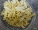 A picture of step 1 of White Sauce Pasta.