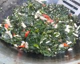 Foto langkah ke 3 dari resep Oseng Daun Pepaya Jepang Pindang Tongkol.