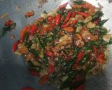 Foto langkah ke 6 dari resep Tumis cumi pedas.