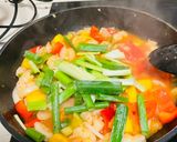 Foto langkah ke 6 dari resep Udang Asam Manis (Resep No. 103).